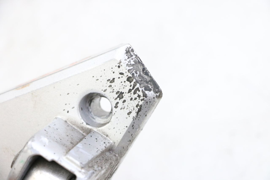 photo de REAR RIGHT FOOTREST PEUGEOT SPEEDFIGHT 4 4T EFI 50 (2021 - 2025) - Zoom on usage condition