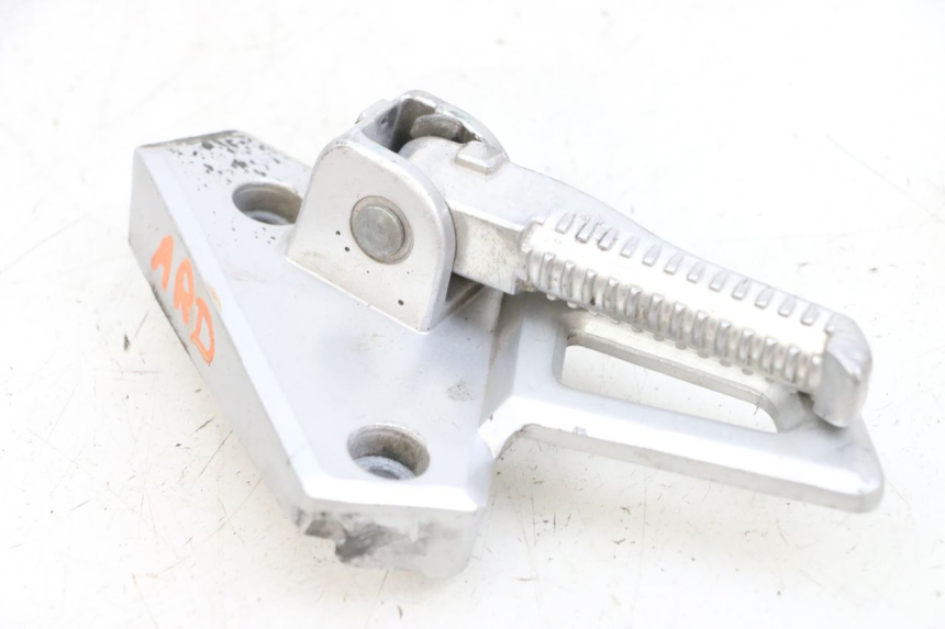 photo de REAR RIGHT FOOTREST PEUGEOT SPEEDFIGHT 4 4T EFI 50 (2021 - 2025) - Product overview