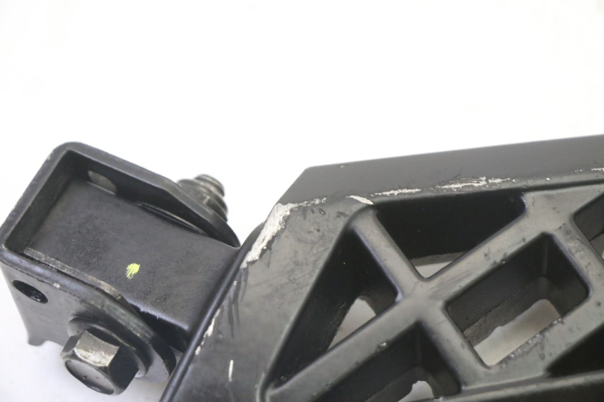 photo de REAR RIGHT FOOTREST PEUGEOT STREETZONE I 2T 50 (2018 - 2020)