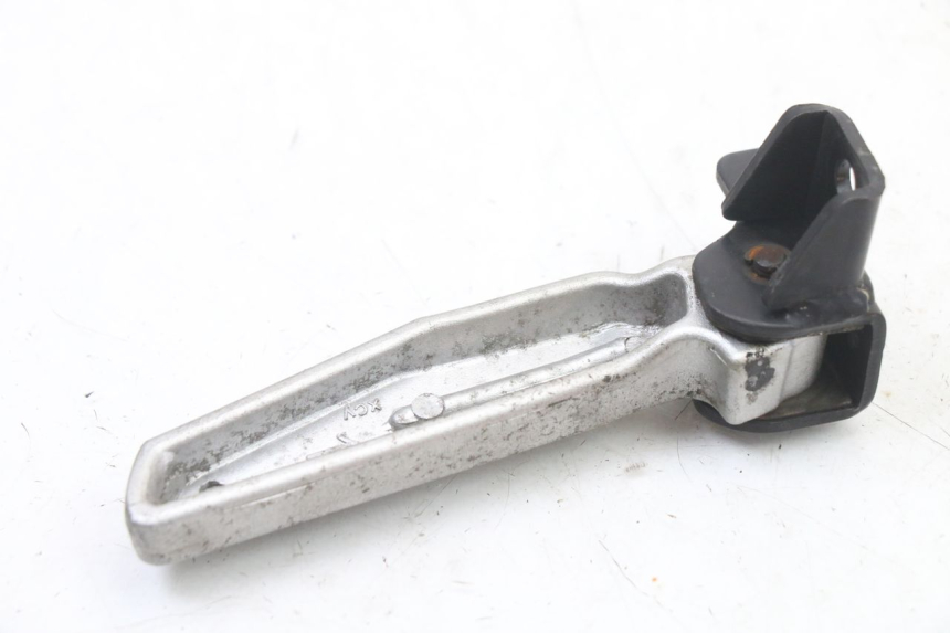 photo de REAR RIGHT FOOTREST SYM FIDDLE 3 III 125 (2014 - 2020)