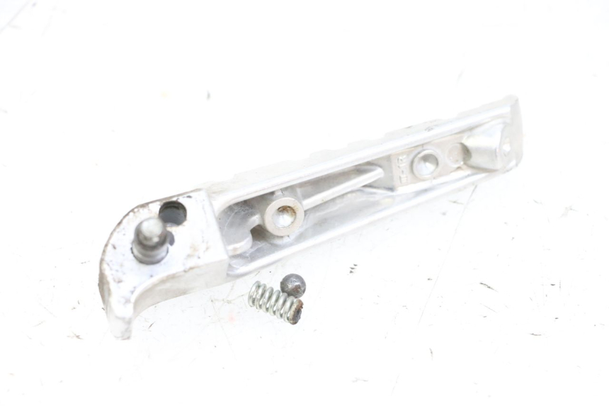 photo de REAR RIGHT FOOTREST YAMAHA X-MAX XMAX 125 (2010 - 2013) - Zoom on usage condition