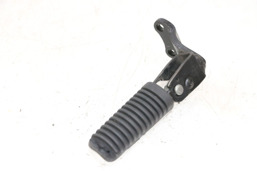 photo de REAR RIGHT FOOTREST YAMAHA XMAX X-MAX 125 (2006 - 2009) - Technical close-up