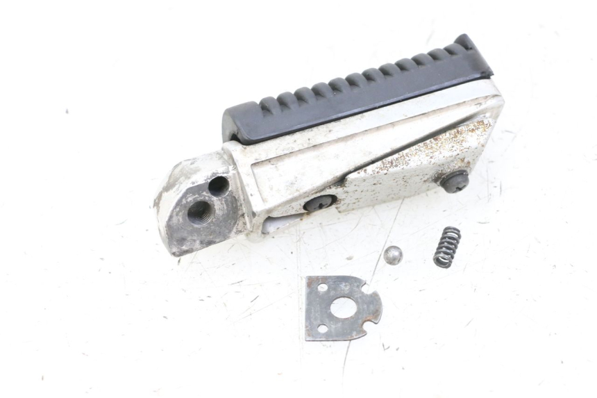 photo de REAR RIGHT FOOTREST YAMAHA XJ6 ABS 600 (2008 - 2016)