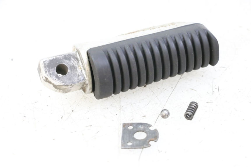 photo de REAR RIGHT FOOTREST YAMAHA XJ6 ABS 600 (2008 - 2016)