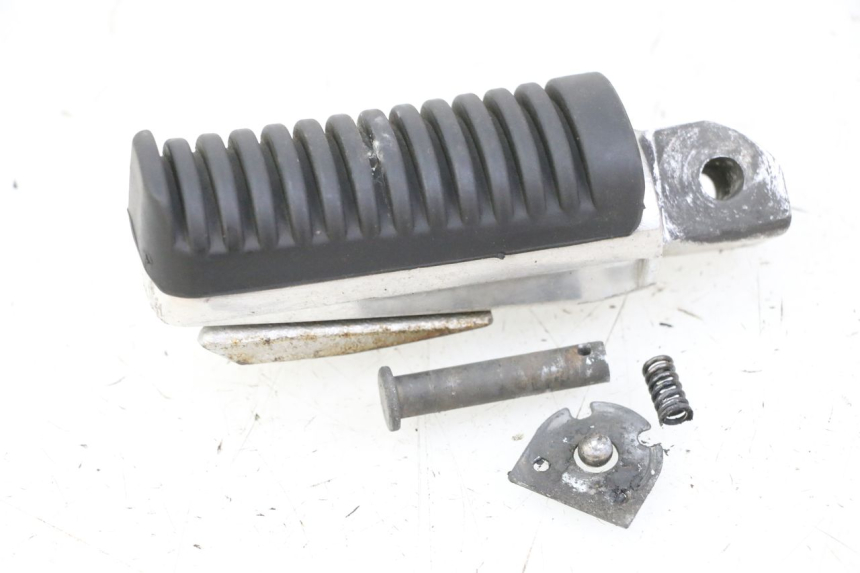 photo de REAR RIGHT FOOTREST YAMAHA XJ6 ABS 600 (2008 - 2016)