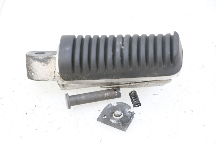 photo de REAR RIGHT FOOTREST YAMAHA XJ6 ABS 600 (2008 - 2016)