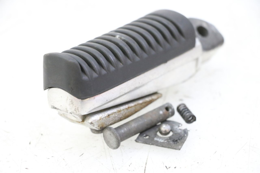 photo de REAR RIGHT FOOTREST YAMAHA XJ6 ABS 600 (2008 - 2016)