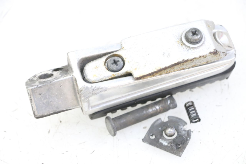 photo de REAR RIGHT FOOTREST YAMAHA XJ6 ABS 600 (2008 - 2016)