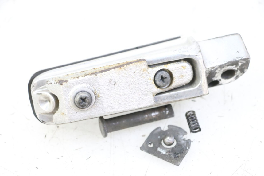 photo de REAR RIGHT FOOTREST YAMAHA XJ6 ABS 600 (2008 - 2016)