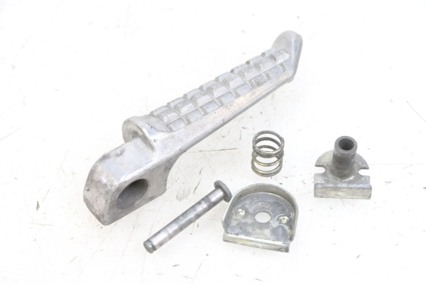 photo de REAR RIGHT FOOTREST KAWASAKI ZR 7 750 (1999 - 2001) - Alternative perspective