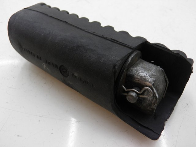 photo de REAR LEFT FOOTREST APRILIA LEONARDO ST 250 (2002 - 2005) - Component detail