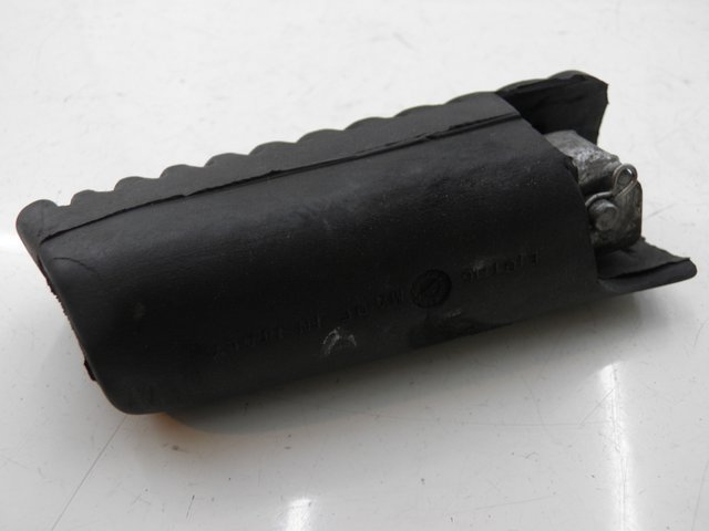 photo de REAR LEFT FOOTREST APRILIA LEONARDO ST 250 (2002 - 2005) - Zoom on usage condition