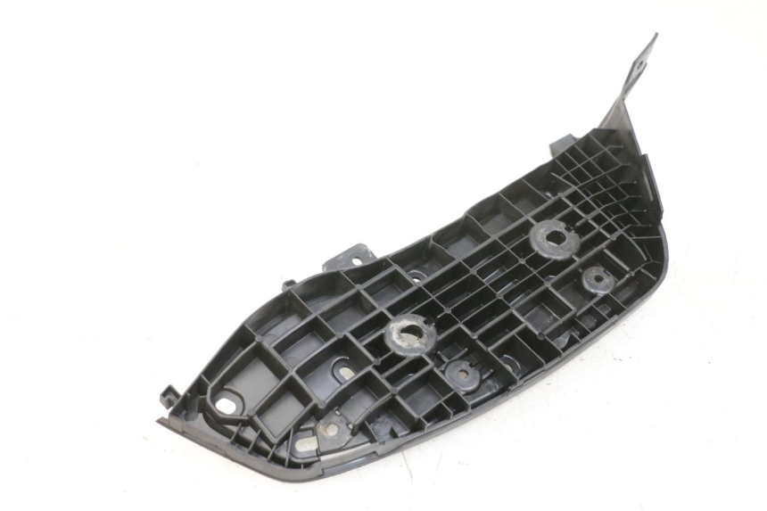 photo de REAR LEFT FOOTREST SUZUKI BURGMAN 650 (2013 - 2020)
