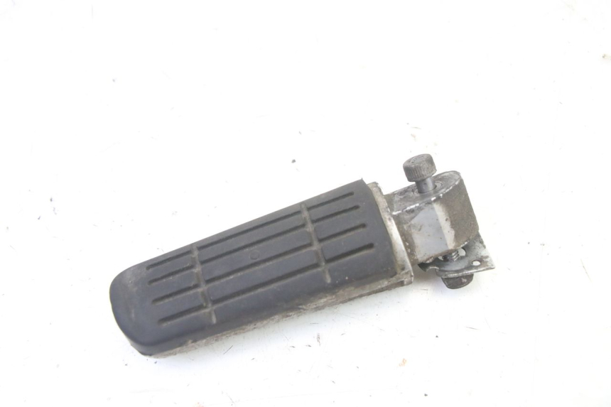 photo de REAR LEFT FOOTREST YAMAHA FZ6 FAZER S2 600 (2007 - 2011)