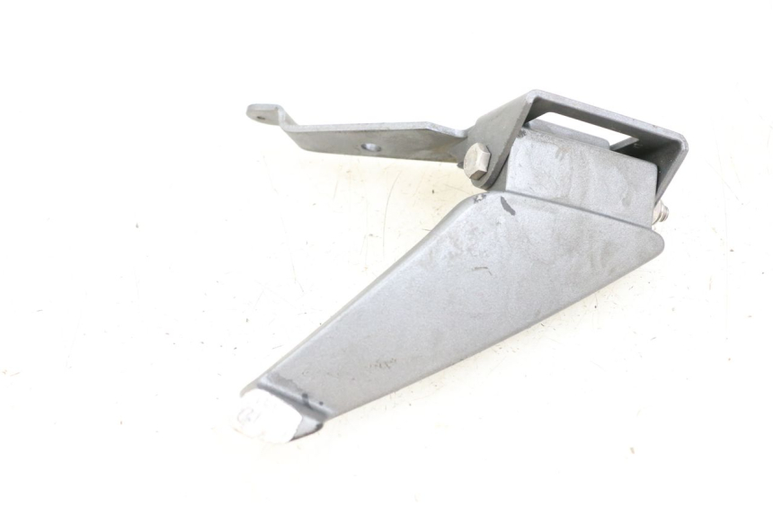 photo de REAR LEFT FOOTREST PEUGEOT GEOPOLIS RS 125 (2007 - 2009)