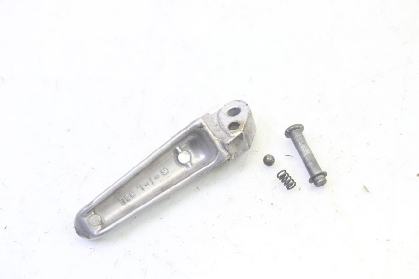 photo de REAR LEFT FOOTREST SUZUKI GSF N BANDIT 600 (1996 - 1999) - Zoom on usage condition