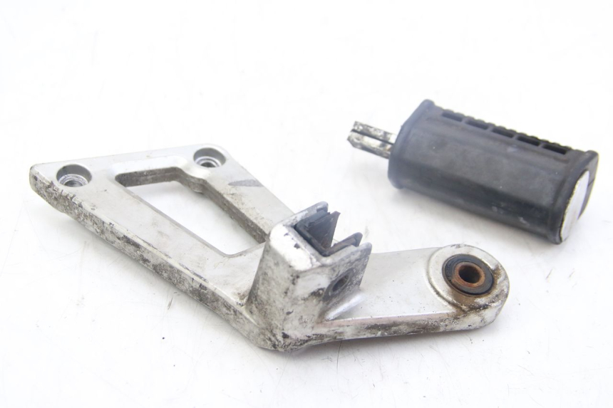 photo de LEFT REAR FOOTREST SUZUKI GSX-F GSX  F 1100 (1988 - 1994)