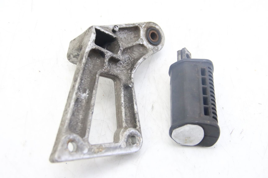 photo de LEFT REAR FOOTREST SUZUKI GSX-F GSX  F 1100 (1988 - 1994)