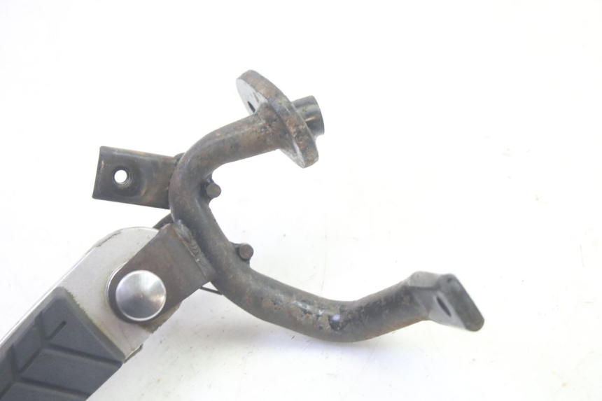 photo de REAR LEFT FOOTREST SYM GTS EVO 125 (2009 - 2013) - Zoom on usage condition