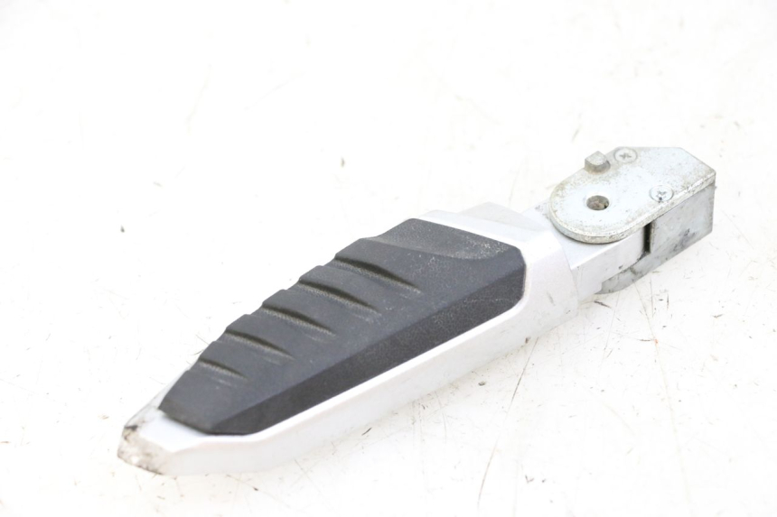 photo de REAR LEFT FOOTREST SYM JOYMAX 125 (2010 - 2017)