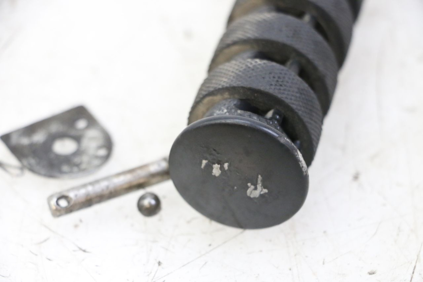 photo de REAR LEFT FOOTREST KEEWAY K-LIGHT KLIGHT 125 (2018 - 2025) - Technical close-up