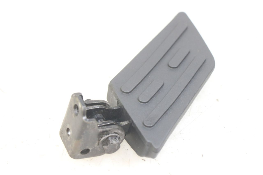 photo de LEFT REAR FOOTREST PEUGEOT KISBEE 4T 50 (2010 - 2017)