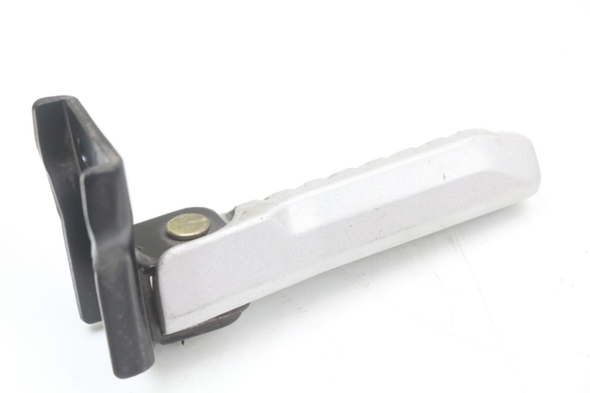 photo de REAR LEFT FOOTREST LONGJIA EASY MAX 125 (2020 - 2024)
