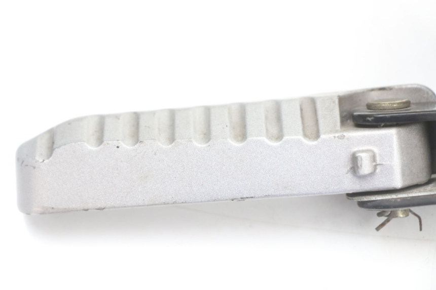 photo de REAR LEFT FOOTREST LONGJIA EASY MAX 125 (2020 - 2024)