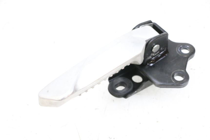 photo de REAR LEFT FOOTREST YAMAHA NEO'S CORE 1 (2022 - 2026) - Zoom on usage condition