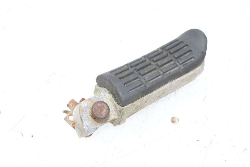 photo de REAR LEFT FOOTREST HONDA NSR R 125 (1994 - 2003) - Technical close-up