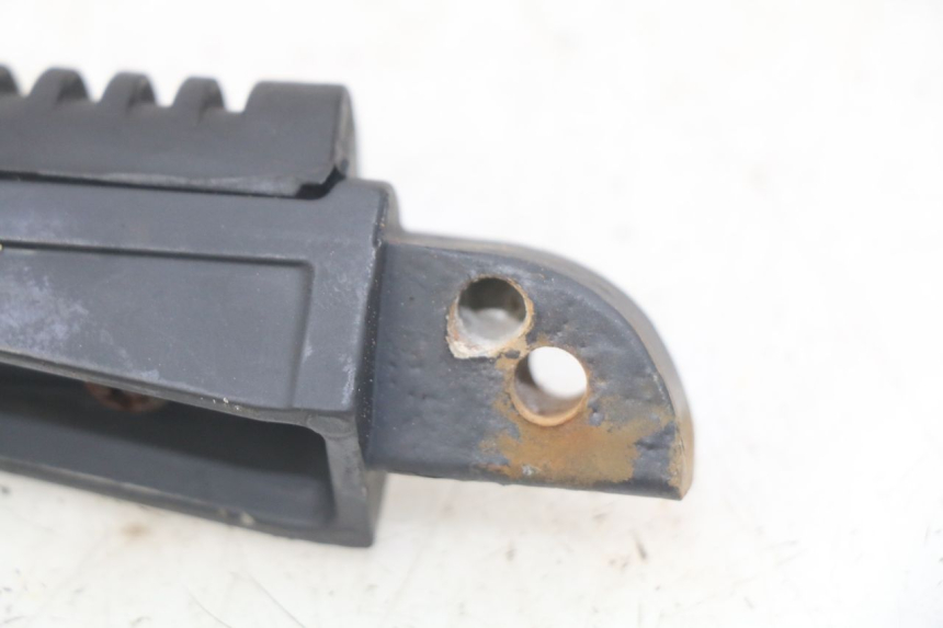 photo de LEFT REAR FOOTREST YAMASAKI RAPTOR 50 (2013 - 2018)