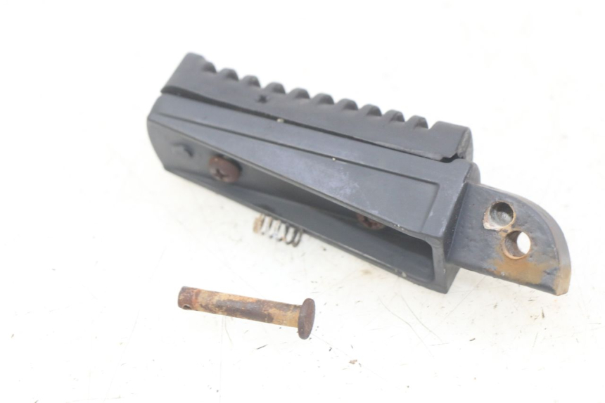 photo de LEFT REAR FOOTREST YAMASAKI RAPTOR 50 (2013 - 2018)