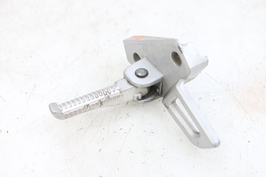 photo de REAR LEFT FOOTREST PEUGEOT SPEEDFIGHT 4 4T EFI 50 (2021 - 2025) - Component detail