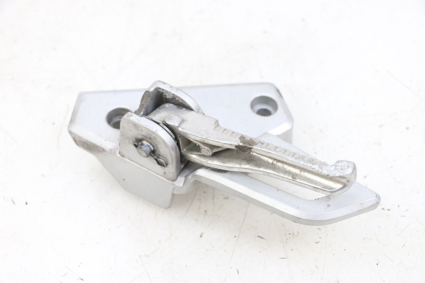 photo de REAR LEFT FOOTREST PEUGEOT SPEEDFIGHT 4 4T EFI 50 (2021 - 2025) - Fixing points details