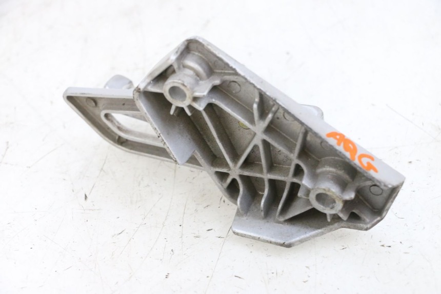 photo de REAR LEFT FOOTREST PEUGEOT SPEEDFIGHT 4 4T EFI 50 (2021 - 2025) - Checked used part