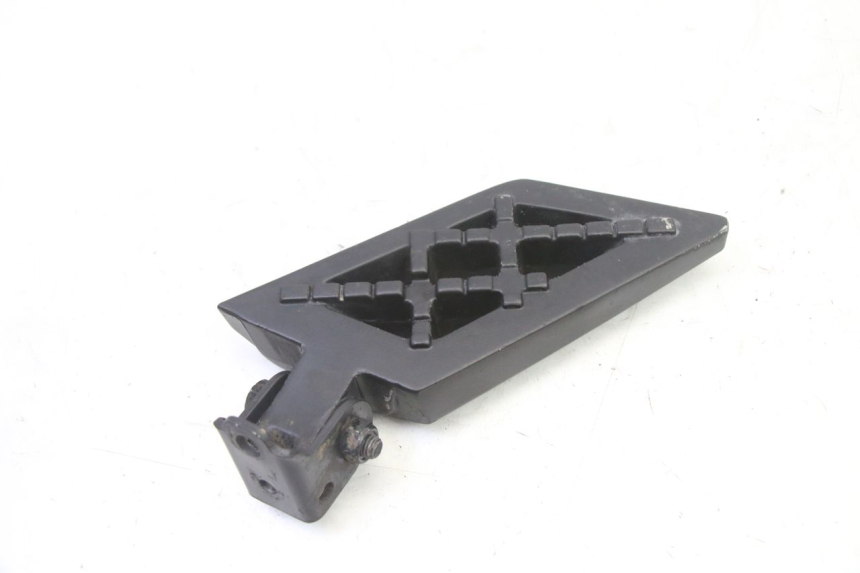 photo de REAR LEFT FOOTREST PEUGEOT STREETZONE I NAKED 2T 50 (2018 - 2020)