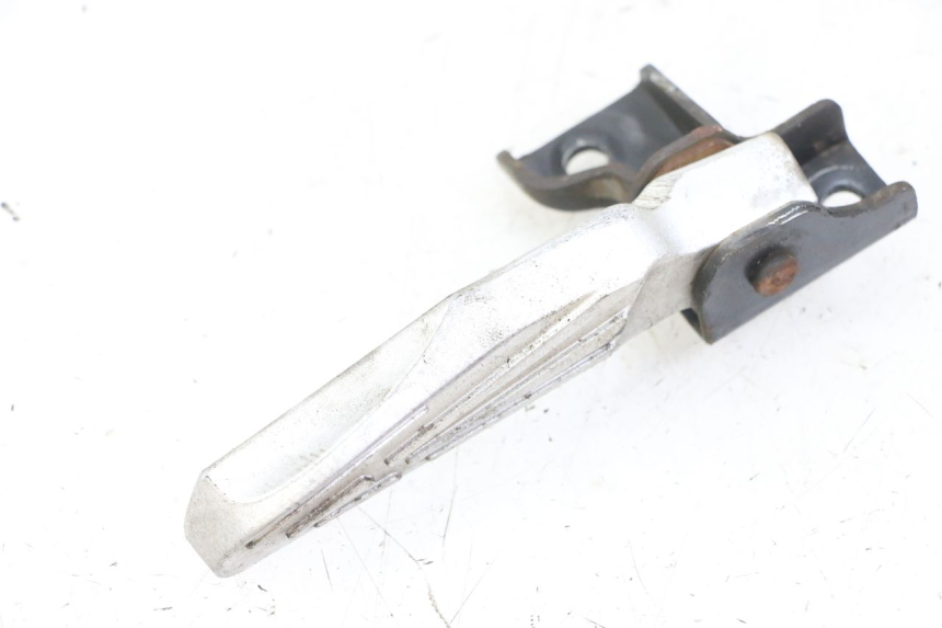 photo de REAR LEFT FOOTREST PEUGEOT TWEET PRO CARGO 50 (2018 - 2020) - Zoom on usage condition