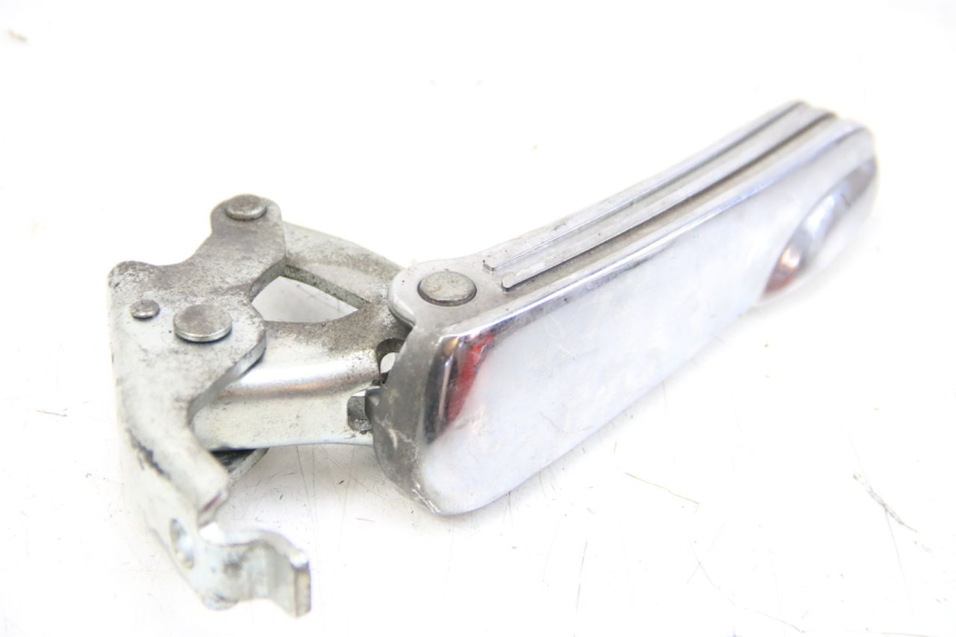 photo de REAR LEFT FOOTREST PIAGGIO VESPA GRANTURISMO 125 (2003 - 2007)