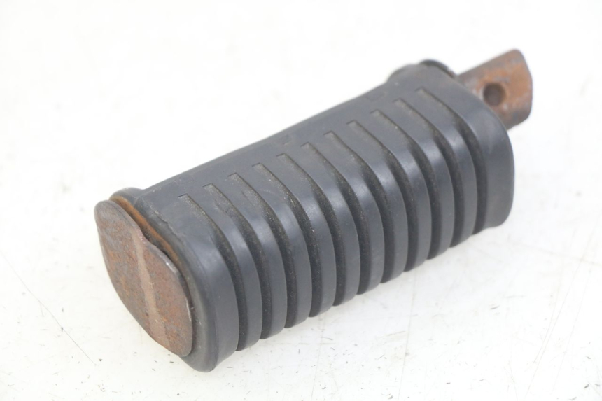 photo de LEFT REAR FOOTREST DAELIM VL DAYSTAR 125 (2000 - 2011)