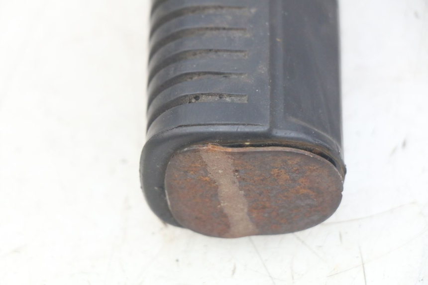 photo de LEFT REAR FOOTREST DAELIM VL DAYSTAR 125 (2000 - 2011)