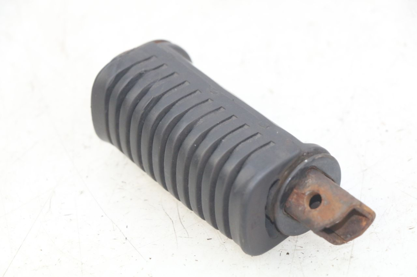 photo de LEFT REAR FOOTREST DAELIM VL DAYSTAR 125 (2000 - 2011)