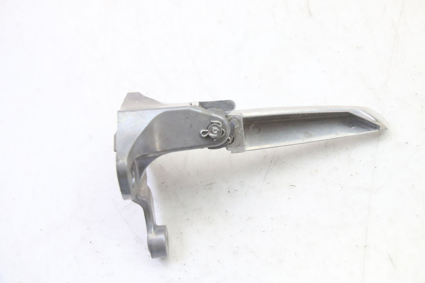 photo de REAR LEFT FOOTREST YAMAHA XMAX X-MAX 125 (2021 - 2025)