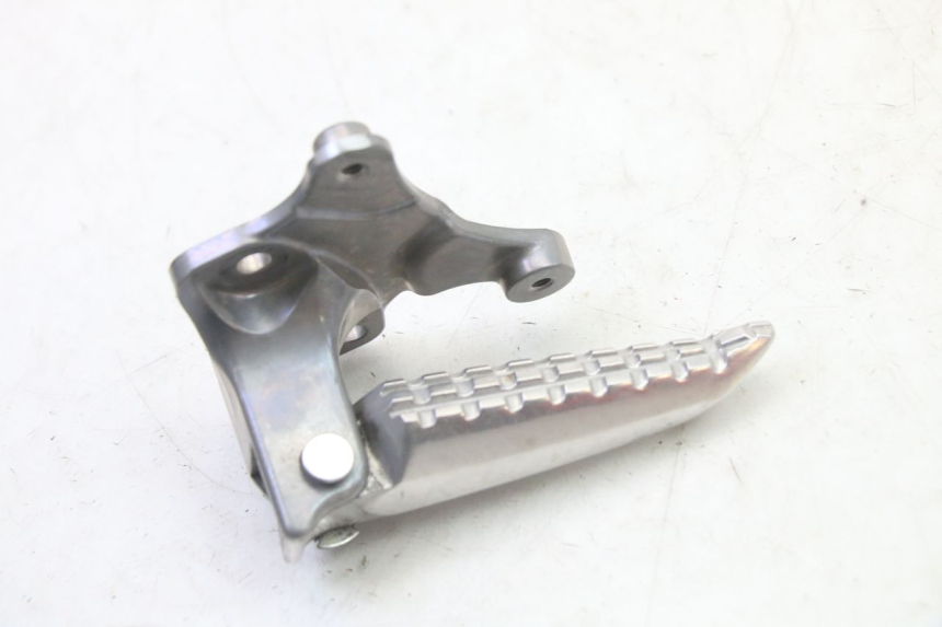 photo de REAR LEFT FOOTREST YAMAHA XMAX X-MAX 125 (2021 - 2025)