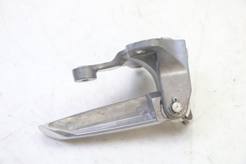 photo de REAR LEFT FOOTREST YAMAHA XMAX X-MAX 125 (2021 - 2025)