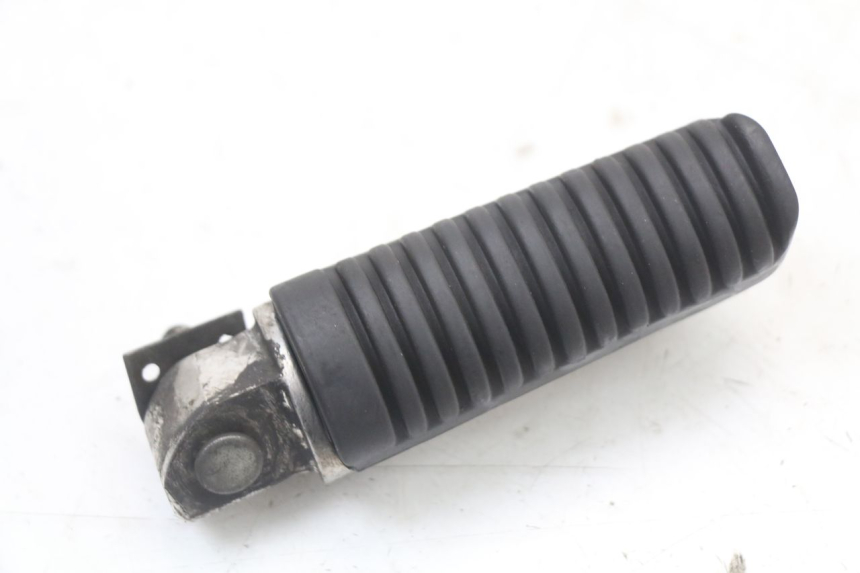 photo de REAR LEFT FOOTREST YAMAHA XJ6 ABS 600 (2008 - 2016)