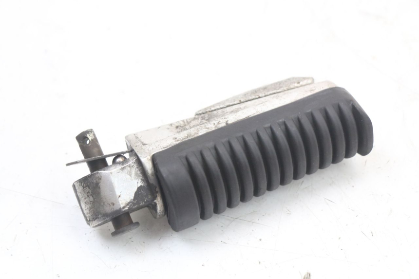 photo de REAR LEFT FOOTREST YAMAHA XJ6 ABS 600 (2008 - 2016)