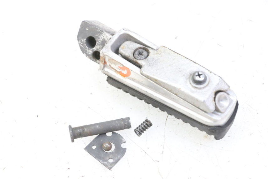 photo de REAR LEFT FOOTREST YAMAHA XJ6 ABS 600 (2008 - 2016)