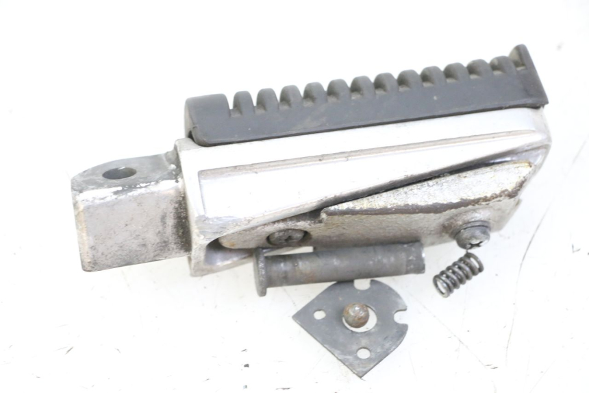 photo de REAR LEFT FOOTREST YAMAHA XJ6 ABS 600 (2008 - 2016)