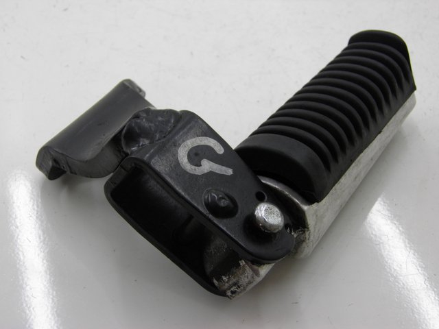 photo de REAR LEFT FOOTREST YAMAHA XMAX X-MAX 125 (2006 - 2009) - Alternative perspective