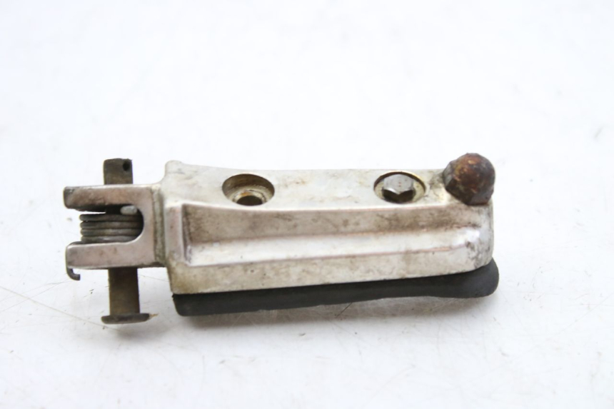 photo de FRONT RIGHT FOOTREST HONDA CBF 500 (2004 - 2007)